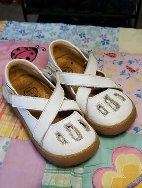 Livie & Luca White Leather Mary Jane Shoes with Criss Cross Straps Size 11 Luz
